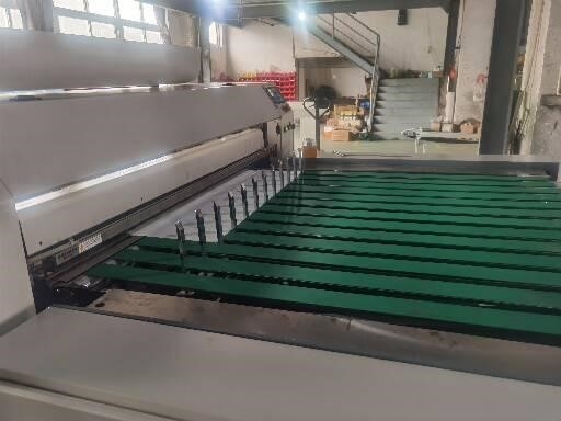 পিএলসি টাচ স্ক্রীন সহ শীট কাটিং স্লিটিং রিউইন্ডার মেশিন 4.0KW পাওয়ার 800mm