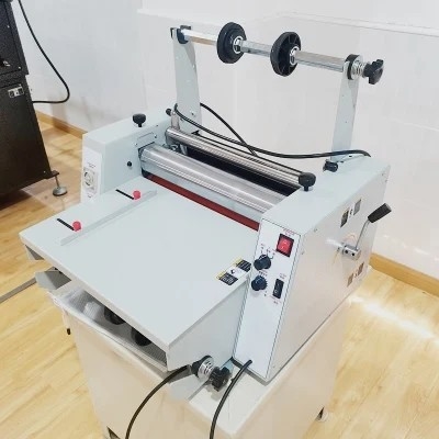 OPP 900mm স্লিটিং রিউইন্ডার মেশিন 5m/মিন ননওয়েভিং ফিল্ম লেমিনেটিং